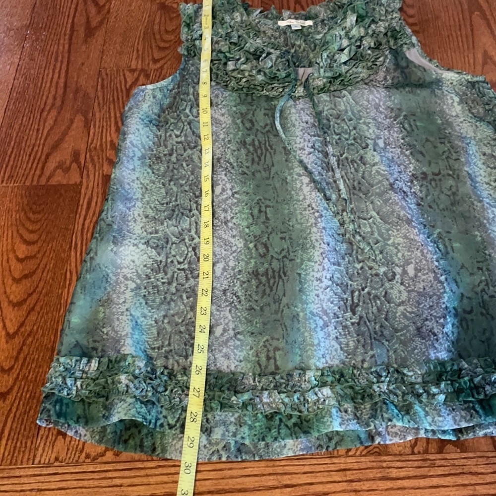 NWOT WOMEN’S RUFFLED sleeveless BLOUSE green snakeskin pattern neck tie L - Picture 14 of 16